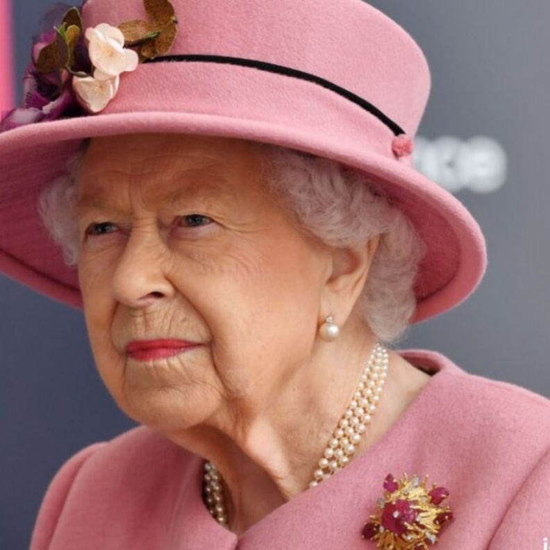 ملكة بريطانيا توجه الشكر لشابة رسمت صورة مريعة للأمير فيليب