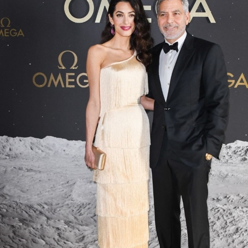 اطلالات امل وجورج كلوني بفستان برونزي بتوقيع دار جورجيو أرماني