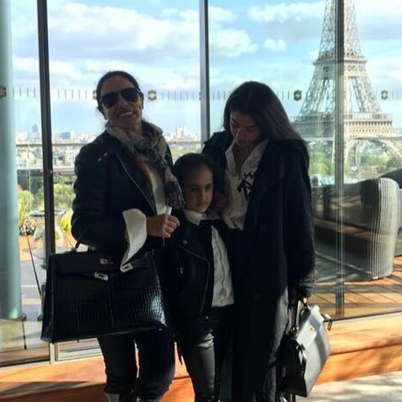 شريهان وابنتيها