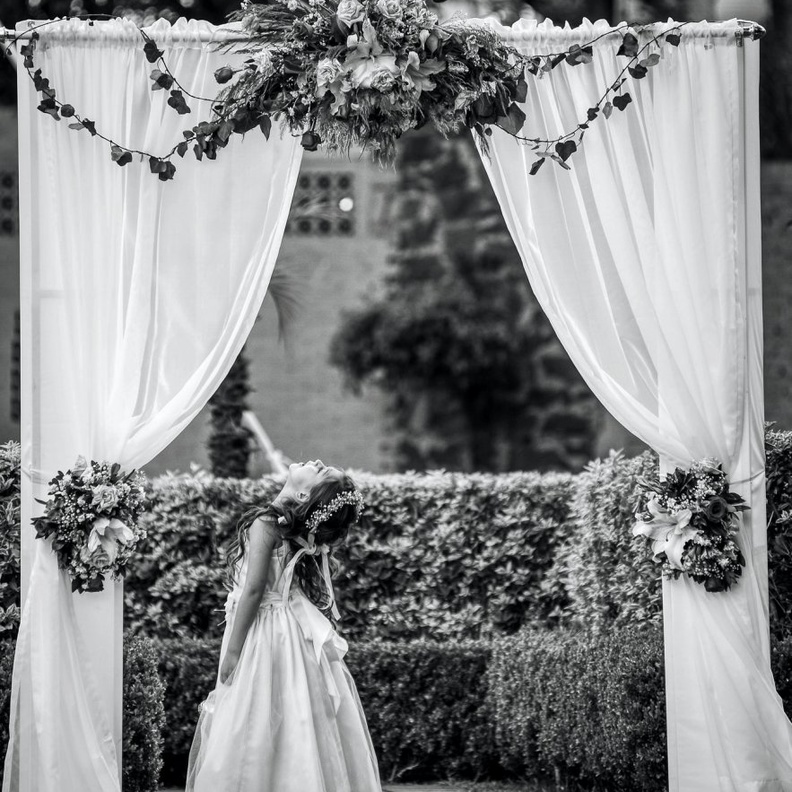 انتقاد عريس بسبب منع طفلته الصغيرة من حضور حفل الزفاف Sergio Mena Ferreira