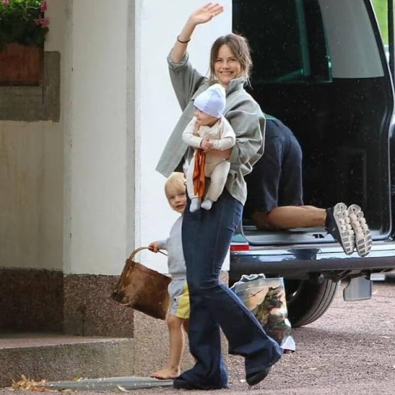 الأميرة صوفيا في نزهة عائلية بصحب أطفالها في أحدث ظهور لها