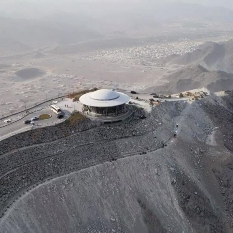 طرق ممهدة تسهل الوصول إلى استراحة السحب - المصدر وكالة أنباء الإمارات 