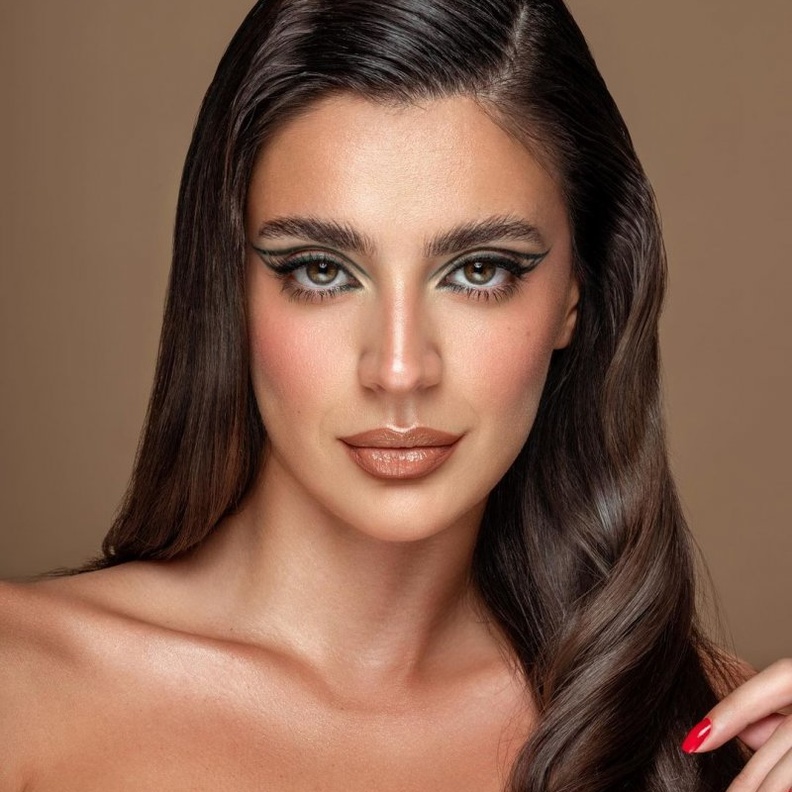 أفضل إطلالات مكياج وتسريحات شعر بيرلا حلو بمناسبة خطوبتها