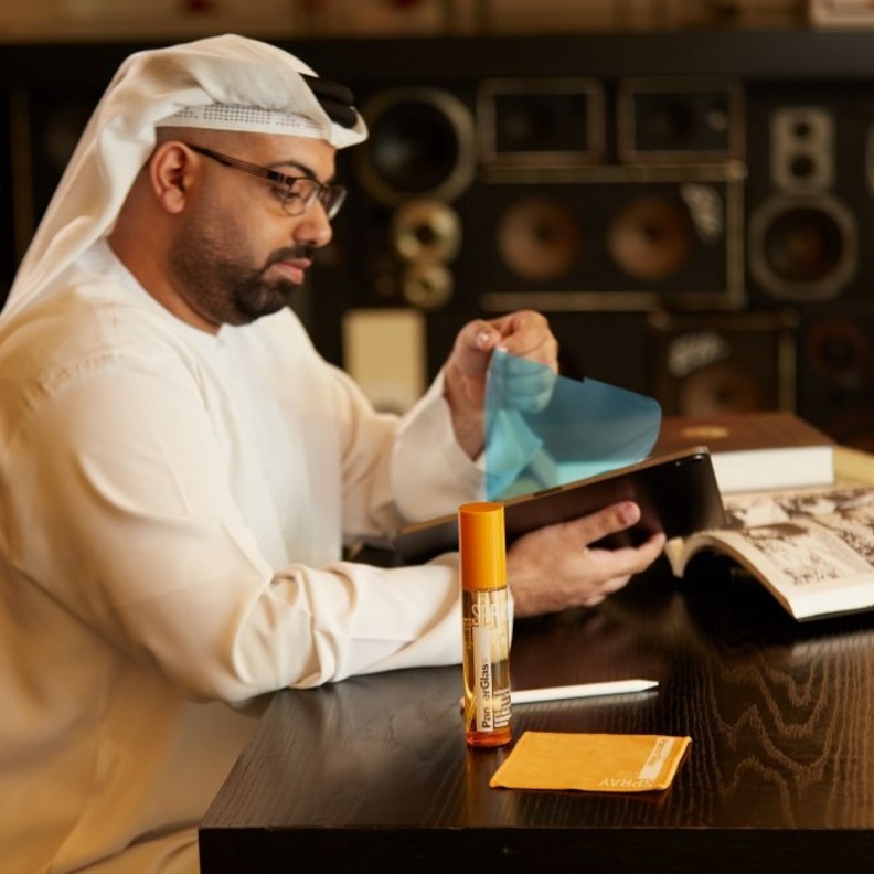  الفنان الإماراتي محمد الشيباني