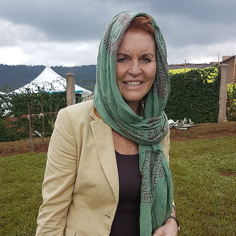 دوقة يورك تدافع عن زوج ابنتها جاك بروسبانك بعد الجدل الذي أثير حول صوره في كابري