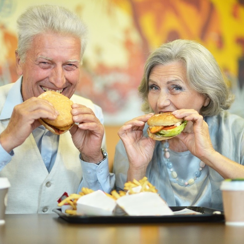  اسباب تحتم على كبار السن التوقف عن تناول اللحوم الحمراء