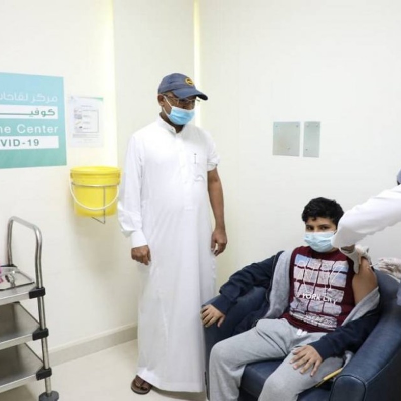 حجز الجرعة الأولى للطلاب والطالبات من لقاح كورونا 