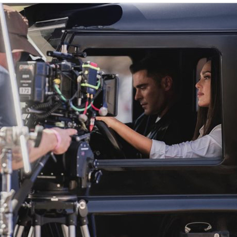 زاك إيفرون وجيسيكا ألبا