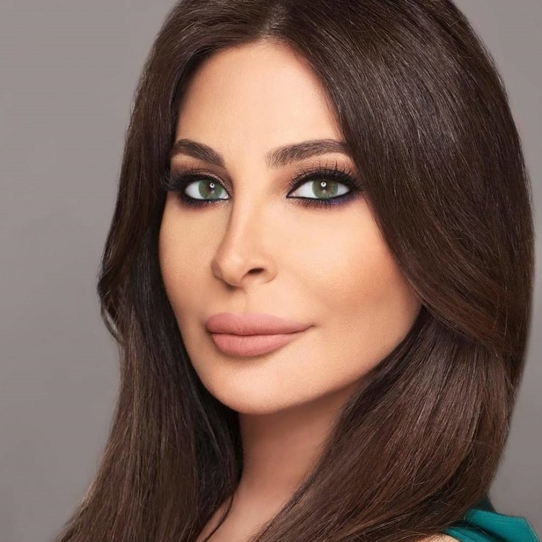 رسمات مكياج بارزة مع العدسات الملونة بأسلوب النجمة اليسا