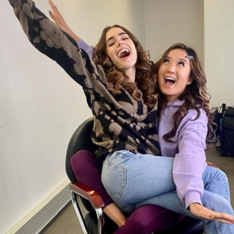 ليلي كولينز وأشلي بارك_ الصورة من حساب ليلي كولينز على إنستجرام