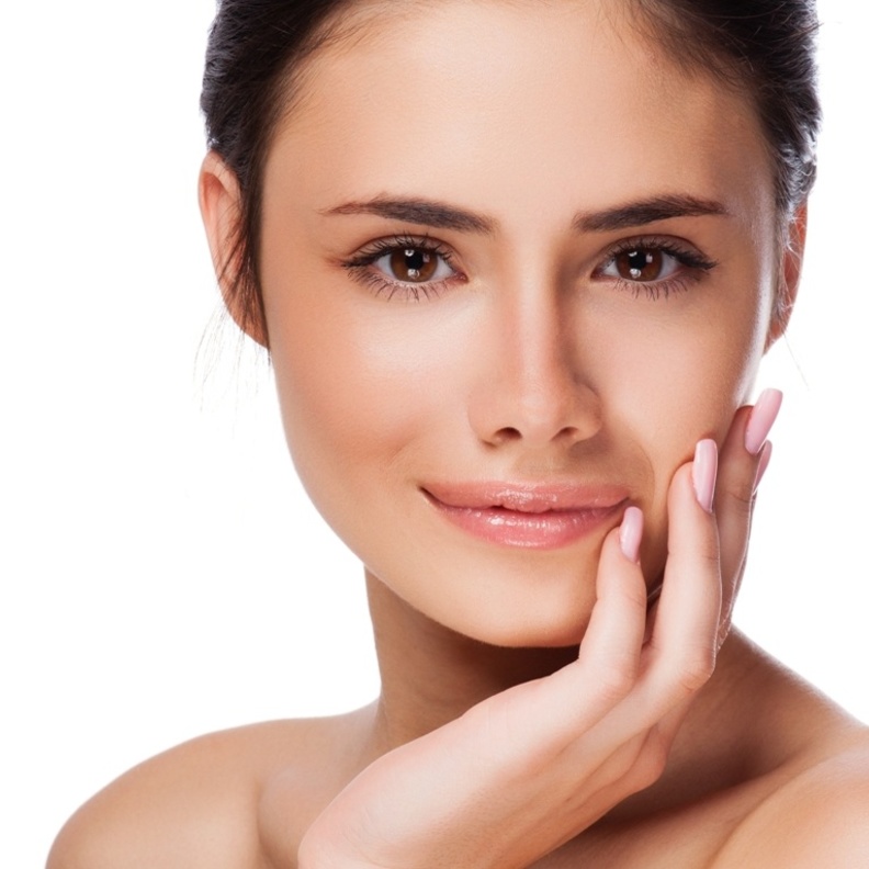 خلطات طبيعية من زيت اللوز الحلو وبياض البيض