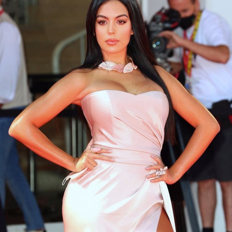 Georgina Rodríguez  أناقة جورجينا رودريجز 