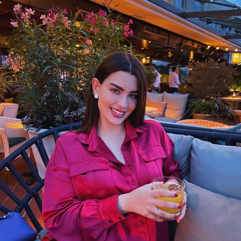 روان تختار أقراط اذن عصرية على شكل الفراشة