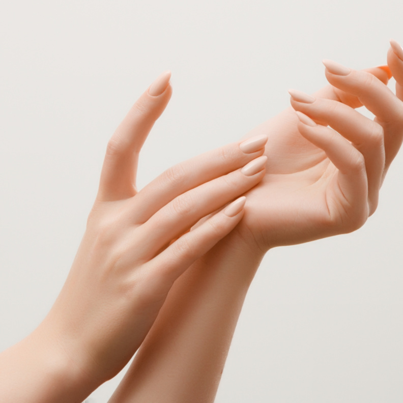 خلطات طبيعية لتبييض اليدين والتخلص من اسوداد مفاصل الأصابع