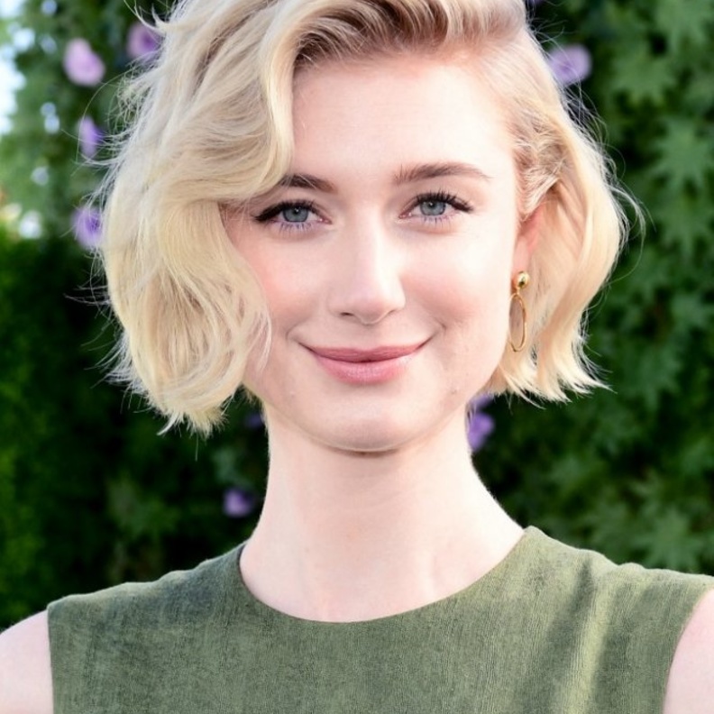  صور اطلالات إليزابيث ديبيكي برسمات المكياج الطبيعي