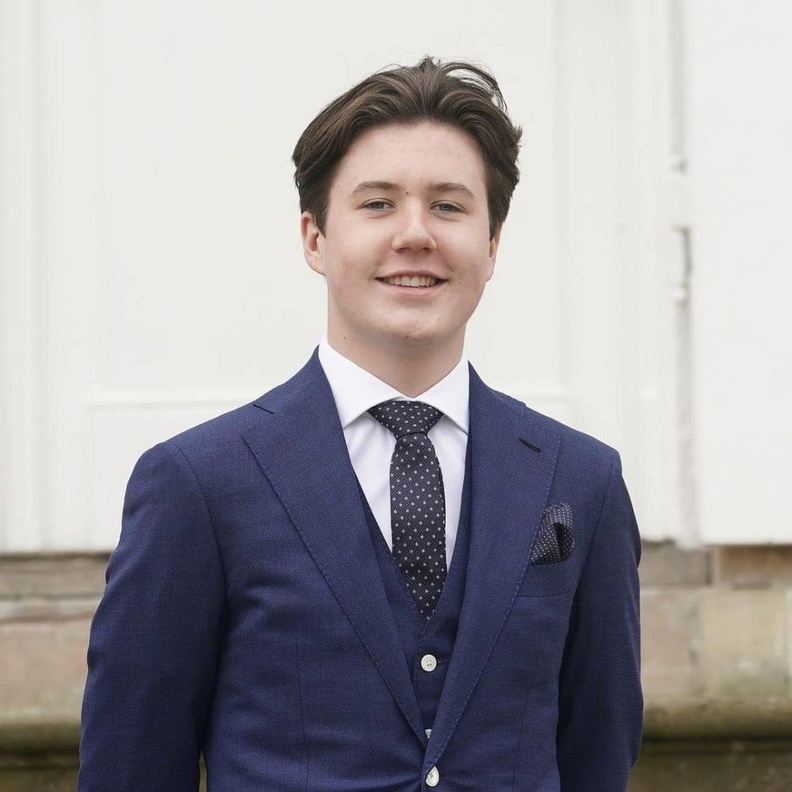 الأمير كريستيان أمير الدنمارك يستعد للالتحاق بمدرسته الجديدة