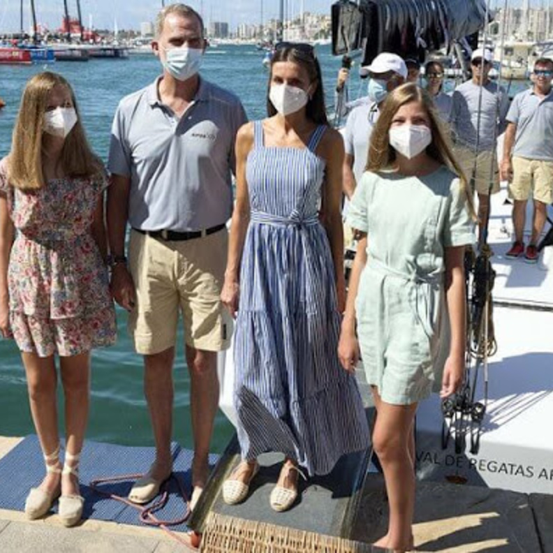 العائلة المالكة الإسبانية تزور نادي اليخوت الملكي في بالما