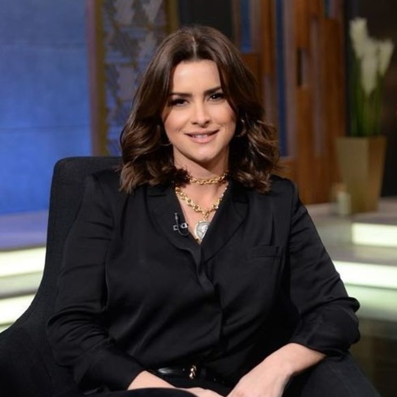  نور بمجوهرات ضخمة باللون الذهبي