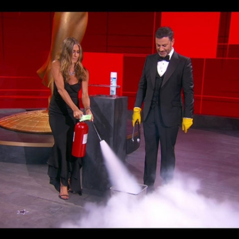 جينفير أنيستون وجيمي كيميل خلال حفل Emmy 2020_ الصورة من الموقع الرسمي لأكاديمية التلفزيون