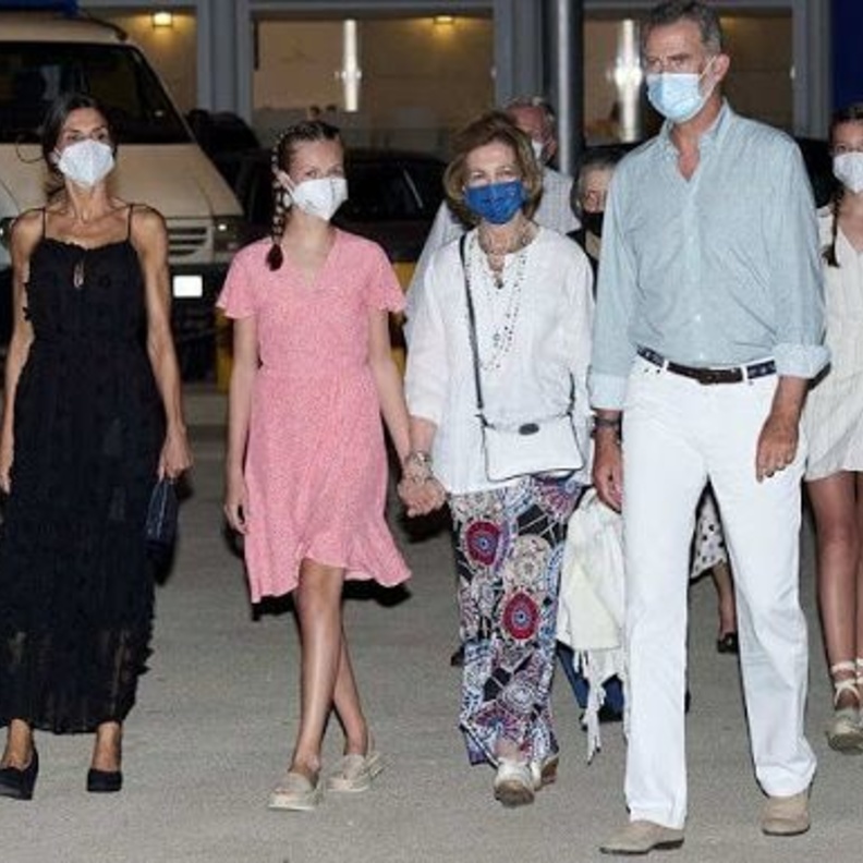  العائلة المالكة الإسبانية في عشاء في مطعم مايوركا