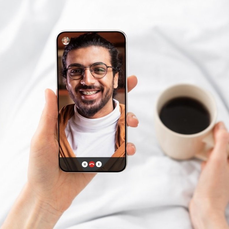 نصائح ذهبية تقربك من زوجك المسافر