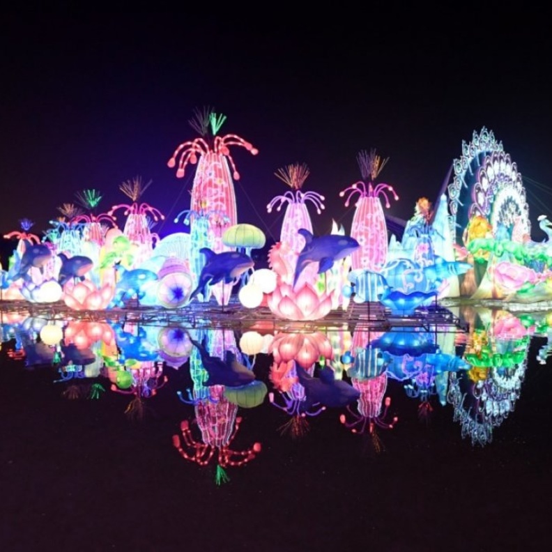 دبي جاردن جلو.. جولة ساحرة ومغامرة لا مثيل لها لجميع أفراد الأسرة  - المصدر وكالة الأنباء الإماراتية