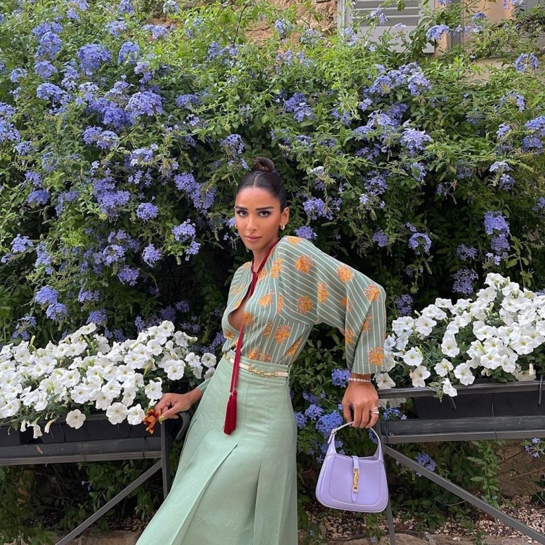 إطلالات صيفية على الموضة من وحي المؤثرة ومصممة المجوهرات هلا عبد الله