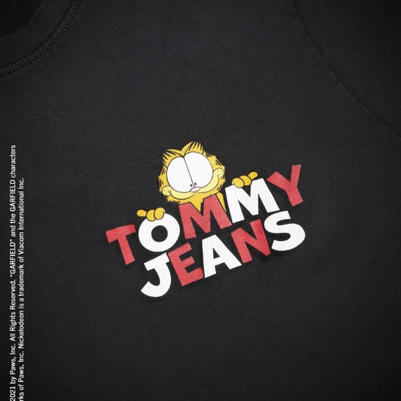 تومي هيلفيغر تعقد شراكة لابتكار مجموعة نفحة من الماضي من علامة تومي جينز