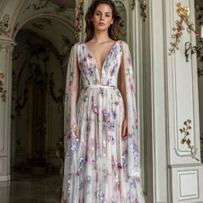 فساتين خطوبة ملونة