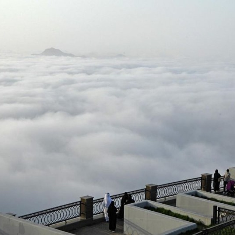 صور ساحرة لظاهرة السحب المنخفضة في عسير - المصدر وكالة الأنباء السعودية 