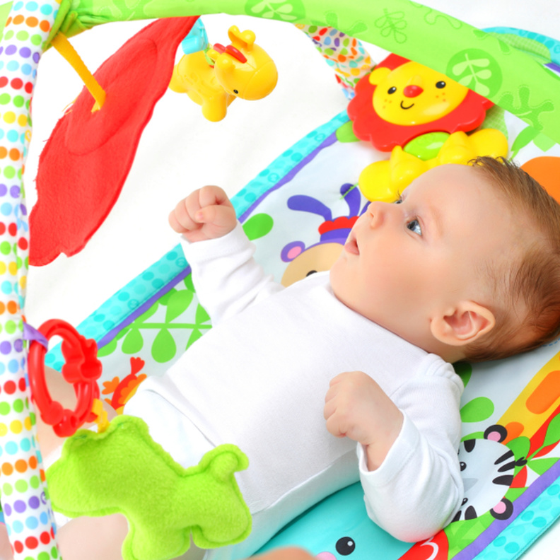 الالعاب المناسبة للطفل من 3 الى 6 اشهر