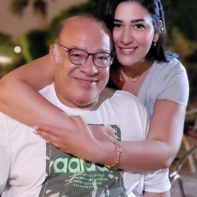 صلاح عبد الله وابنته