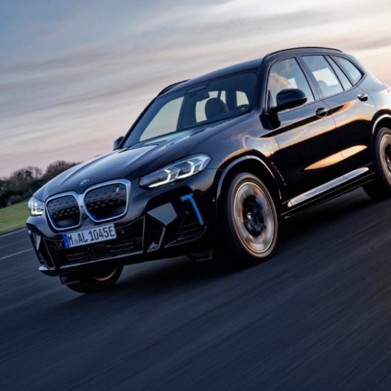 BMW  تعلن عن الطراز الجديد من سيارتها iX3