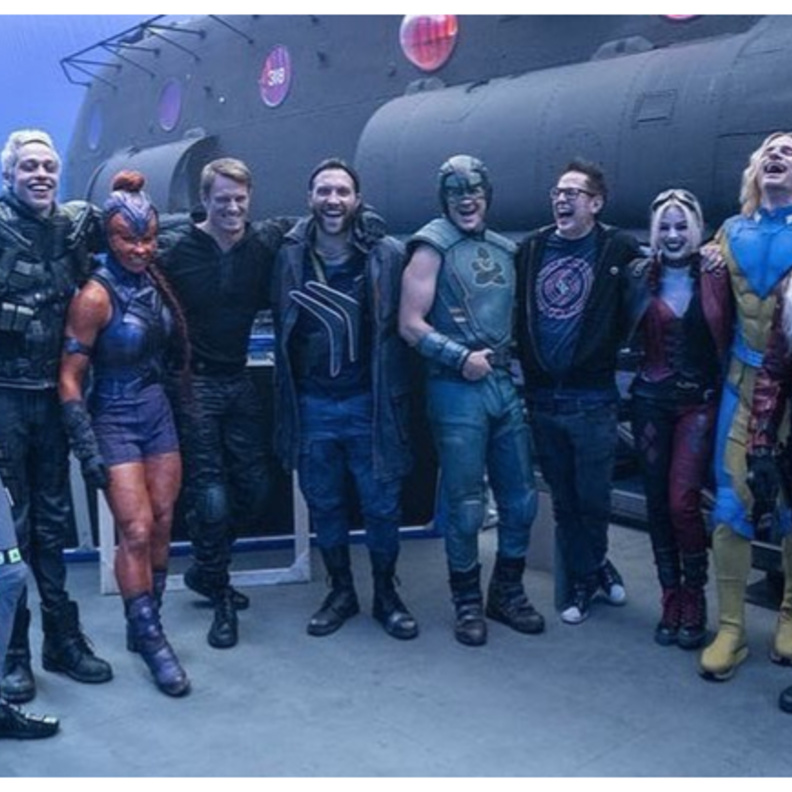 صورة تجمع فريق عمل suicide squade_ الفيلم الأعلى في شباك التذاكر في أسبوع واحد