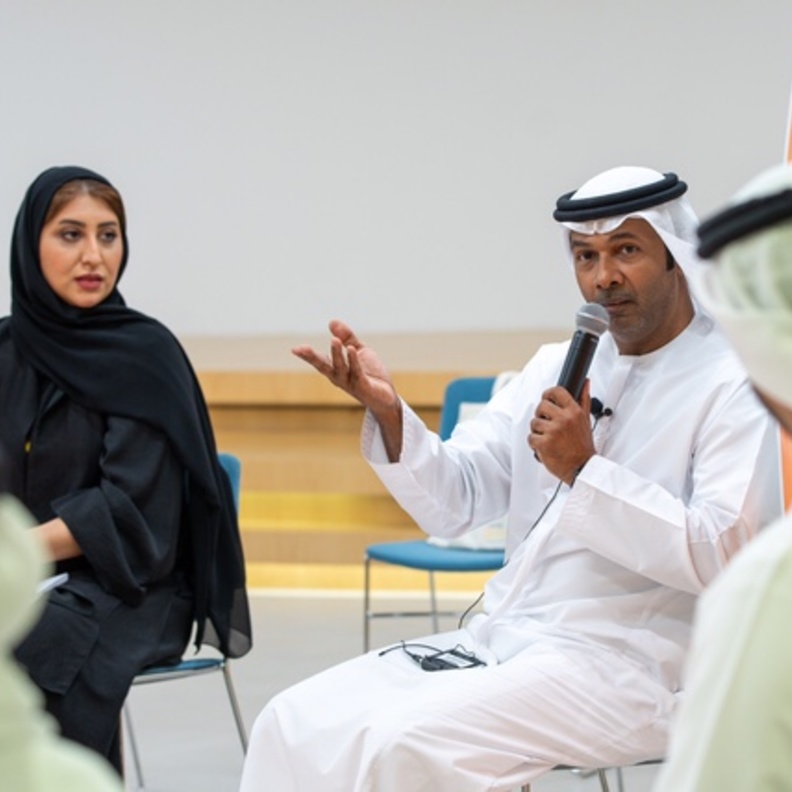 ثقافة بلا حدود تنظم حلقة تطلعات ثقافية شبابية وتهدي مكتباتها لفروع مجالس الشباب في الدولة