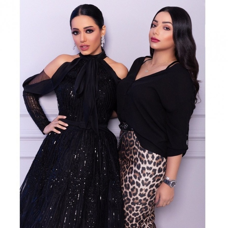 اطلالات رحمة رياض وشقيقتها الفاخرة