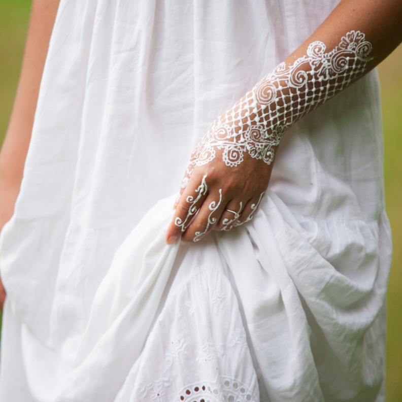  shutterstock_نقوشات الشبك تزيد من انوثتك