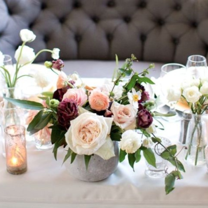  ديكور سنتربيسات حفل الزفاف بطابع اسمنتي