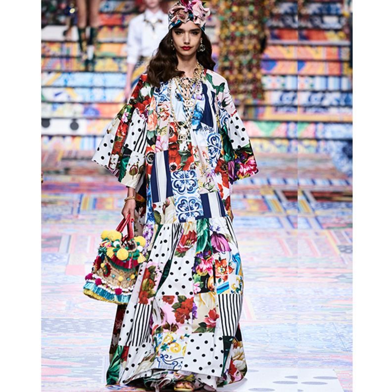 فساتين لاخفاء البطن البارز  مطبعة بالورود من دار Dolce&Gabbana