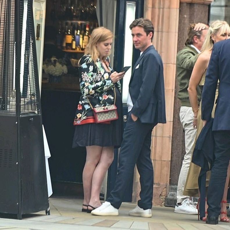 إميلي كومبتون ساعدت الأميرة بياتريس على تحسين حس الموضة لديها