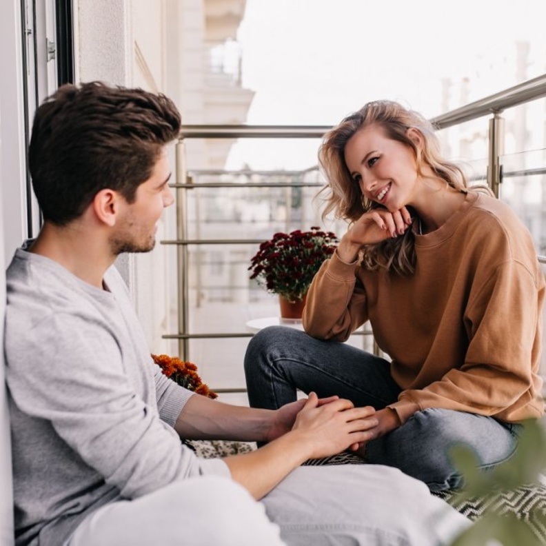 ما هي علامات الحب الحقيقي عند الرجل الكتوم
