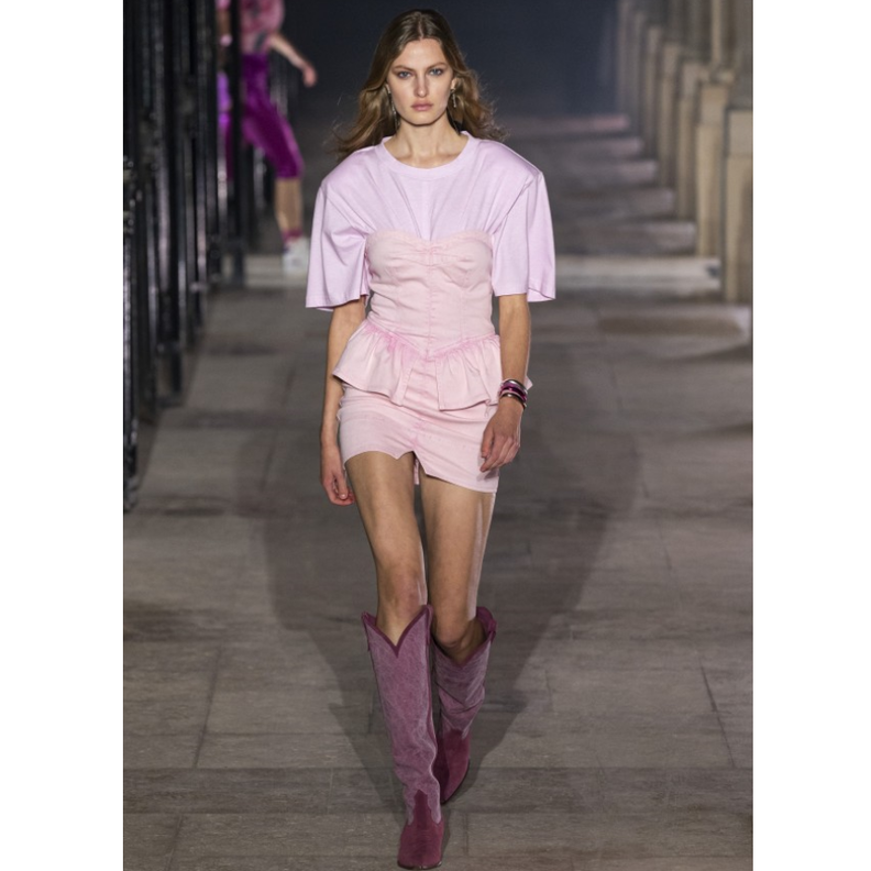 اطلالة من Alberta Ferretti