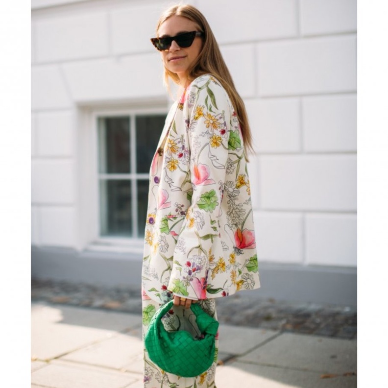 أجمل موديلات حقائب يد باللون الأخضر موضة هذا الموسم