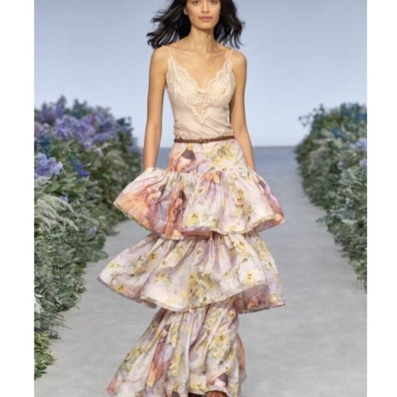 موديلات فساتين قصيرة مع الكشكش الملفت من دار Giambattista Valli