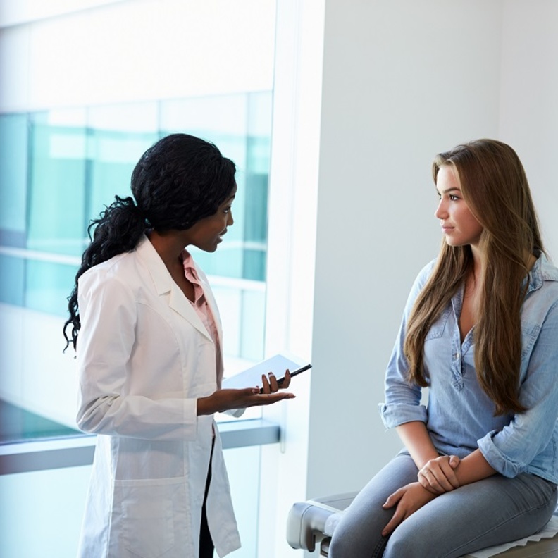 ما هي مميزات وعيوب شريحة منع الحمل الإلكترونية وما هو شكلها