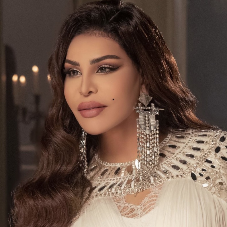 الآيلاينر الأسود المسحوب الكلاسيكي بأسلوب أحلام