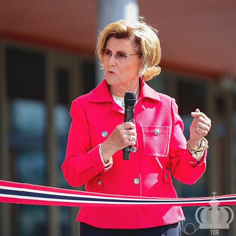 الملكة سونيا تفتتح مدرسة جديدة في أوسلو