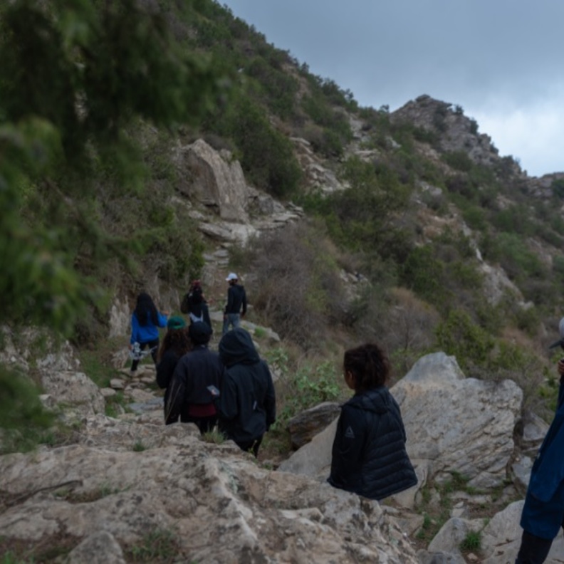 مغامرات بلسمر والمجاردة.. تجربة مشوقة لعشاق الهايكنج بالسعودية- المصدر روح السعودية