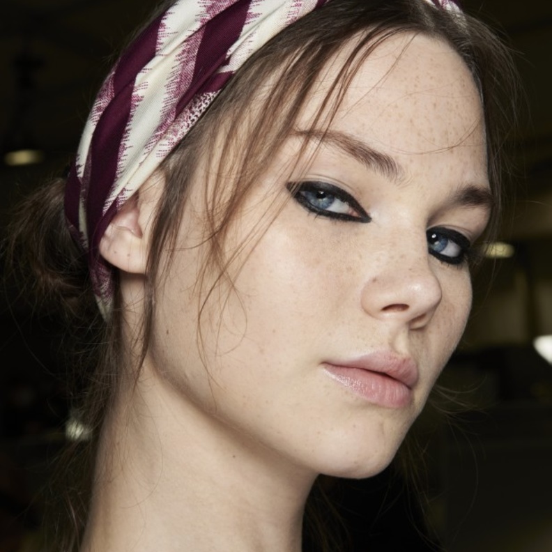 أفضل أنواع الآيلاينر الأسود المضاد للماء 2021