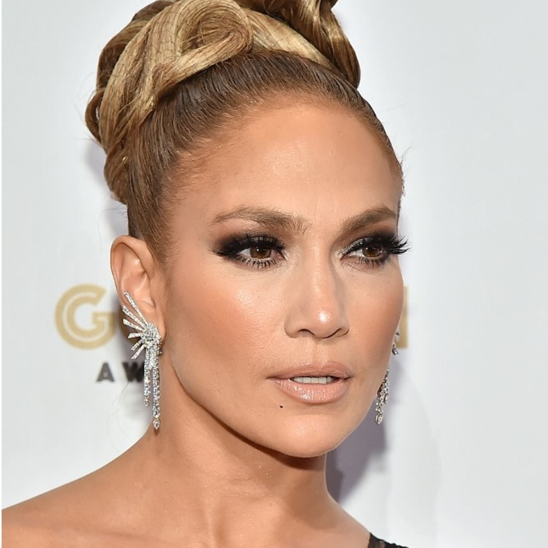 مكياج لتوسيع العين مع الظلال البرونزية من وحي Jennifer Lopez